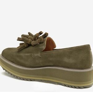 Johnson and Murphy women’s Gracelyn Green Suede Loafers with Tassels size 8.5